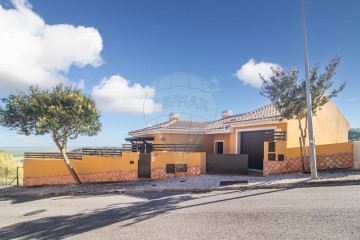 House 4 Bedrooms in Vila Franca de Xira