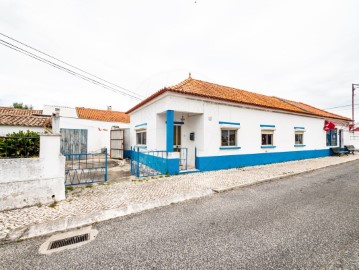 House 3 Bedrooms in Aveiras de Baixo