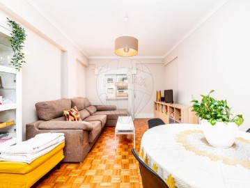 Apartment 2 Bedrooms in Queluz e Belas