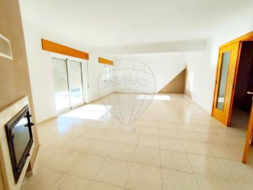 Apartment 3 Bedrooms in Azambuja