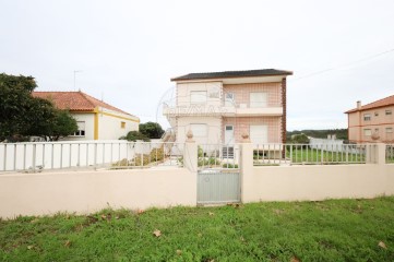 House 6 Bedrooms in Gaeiras
