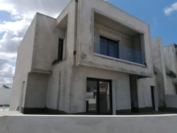House 5 Bedrooms in Corroios