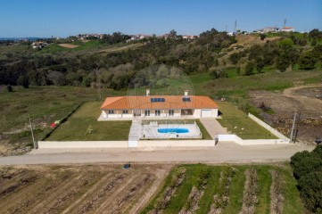 House 4 Bedrooms in Nossa Senhora do Pópulo, Coto e São Gregório