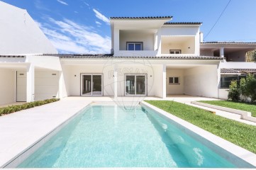 House 5 Bedrooms in Cascais e Estoril