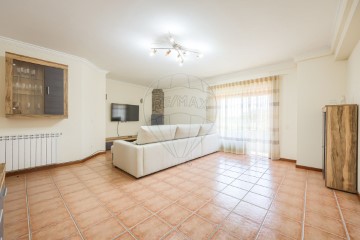 Apartamento 3 Quartos em Oiã