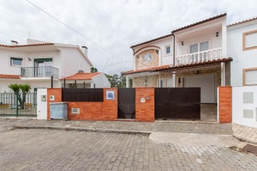 House 3 Bedrooms in Aveiras de Baixo
