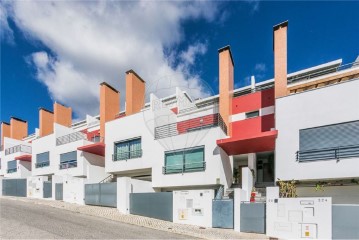 Maison 3 Chambres à Charneca de Caparica e Sobreda