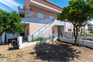 Edificio en Alenquer (Santo Estêvão e Triana)