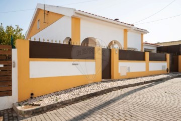 Maison 2 Chambres à São Domingos de Rana