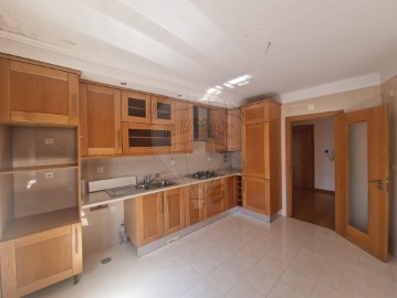 Apartamento 2 Quartos em Venteira