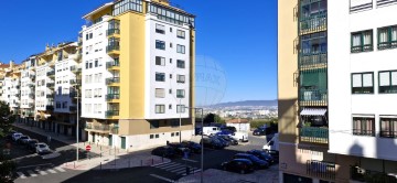 Apartment 3 Bedrooms in Queluz e Belas