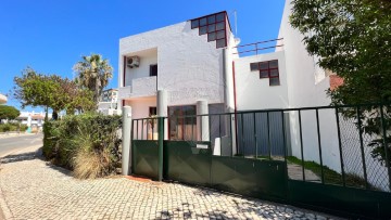 House 3 Bedrooms in Quarteira