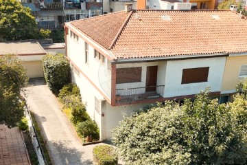 House 4 Bedrooms in Ramalde