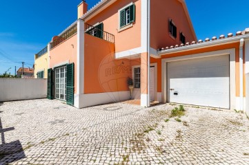 House 3 Bedrooms in Ramalhal