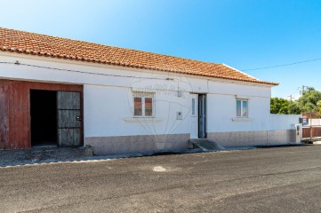 House 2 Bedrooms in Vimeiro