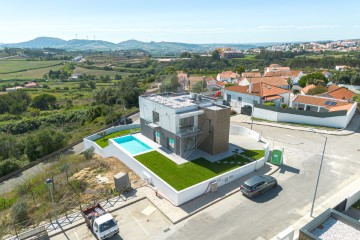 House 3 Bedrooms in Santo Quintino