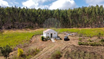 Moradia  em Campelos e Outeiro da Cabeça