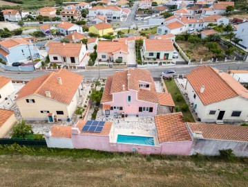 House 4 Bedrooms in A dos Cunhados e Maceira