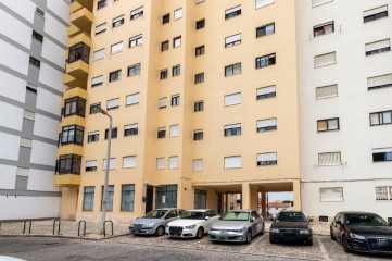 Apartamento 2 Quartos em Carcavelos e Parede