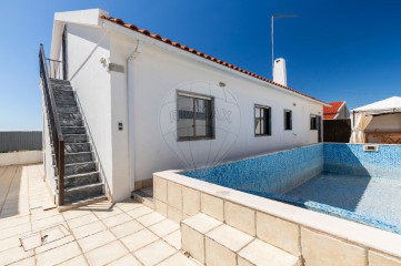 House 3 Bedrooms in União Freguesias Santa Maria, São Pedro e Matacães