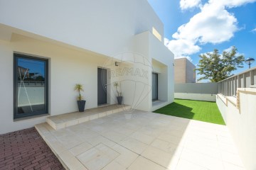 House 5 Bedrooms in Ponte do Rol