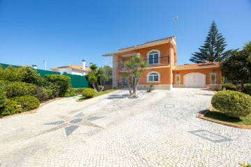 House 5 Bedrooms in A dos Cunhados e Maceira