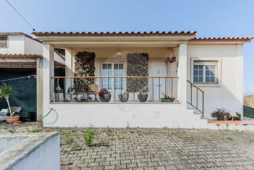 House 2 Bedrooms in A dos Cunhados e Maceira