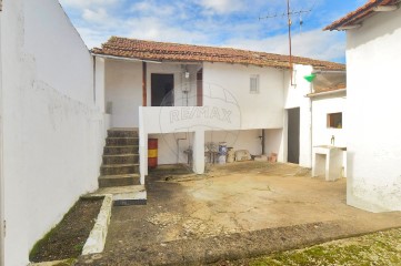 House 2 Bedrooms in Rio Maior