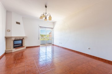 Apartment 3 Bedrooms in Cartaxo e Vale da Pinta