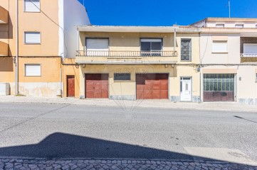 House 3 Bedrooms in Cartaxo e Vale da Pinta