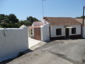 House 3 Bedrooms in Manique do Intendente, V.N.De S.Pedro e Maçussa