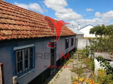 House 3 Bedrooms in Parreira e Chouto