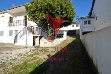 House 3 Bedrooms in Atouguia