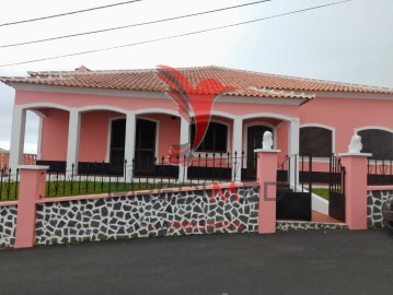 House 4 Bedrooms in São Mateus da Calheta