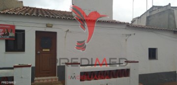 Building in São Lourenço de Mamporcão e São Bento de Ana Loura