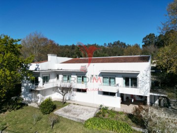 House 4 Bedrooms in Sande Vila Nova e Sande São Clemente