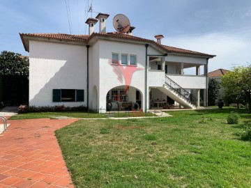 Maison 4 Chambres à Vila Nova de Famalicão e Calendário