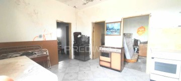 House 2 Bedrooms in Arrifana