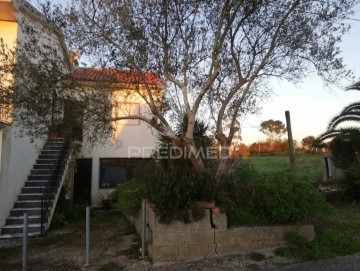 House 4 Bedrooms in Maiorga
