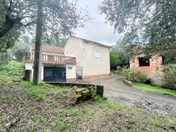 House 4 Bedrooms in Gondemaria e Olival