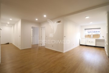 Apartment 2 Bedrooms in Braga (Maximinos, Sé e Cividade)