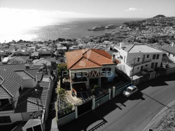 House 7 Bedrooms in Funchal (Santa Maria Maior)