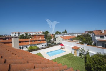 House 6 Bedrooms in Olivais