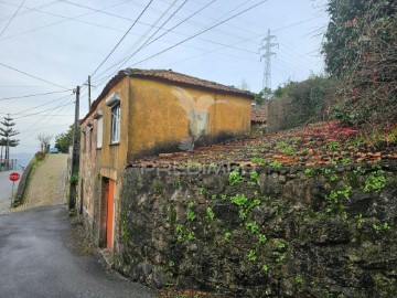 Quintas e casas rústicas  em St.Tirso, Couto (S.Cristina e S.Miguel) e Burgães