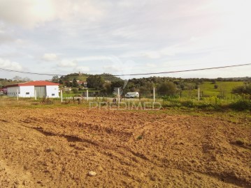 Terreno em N.S. da Vila, N.S. do Bispo e Silveiras