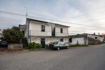 House 4 Bedrooms in Freches e Torres