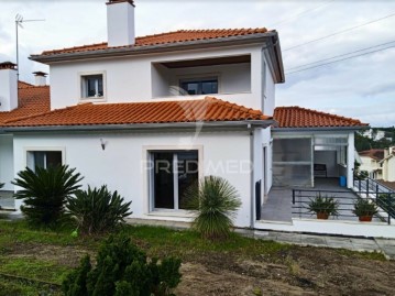 House 4 Bedrooms in Parceiros e Azoia