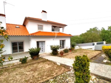 House 4 Bedrooms in Leiria, Pousos, Barreira e Cortes