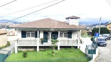 Maison 6 Chambres à Negrelos (São Tomé)