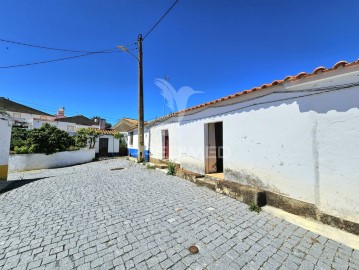 House 2 Bedrooms in S.Mig. Pinheiro, S.Pedro Solis, S.Sebastião Carros